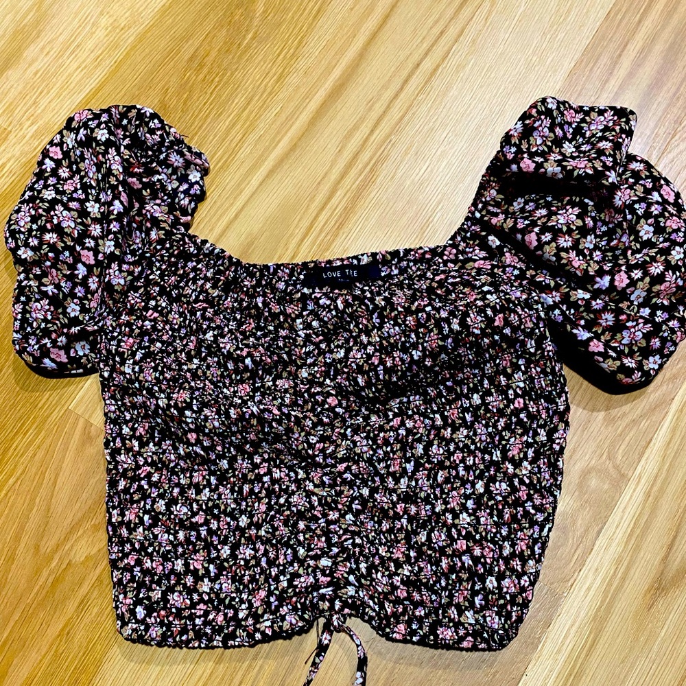 Floral Scrunchy Crop Top